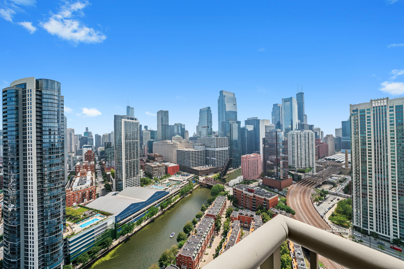 501 N Clinton Street Unit: 3203