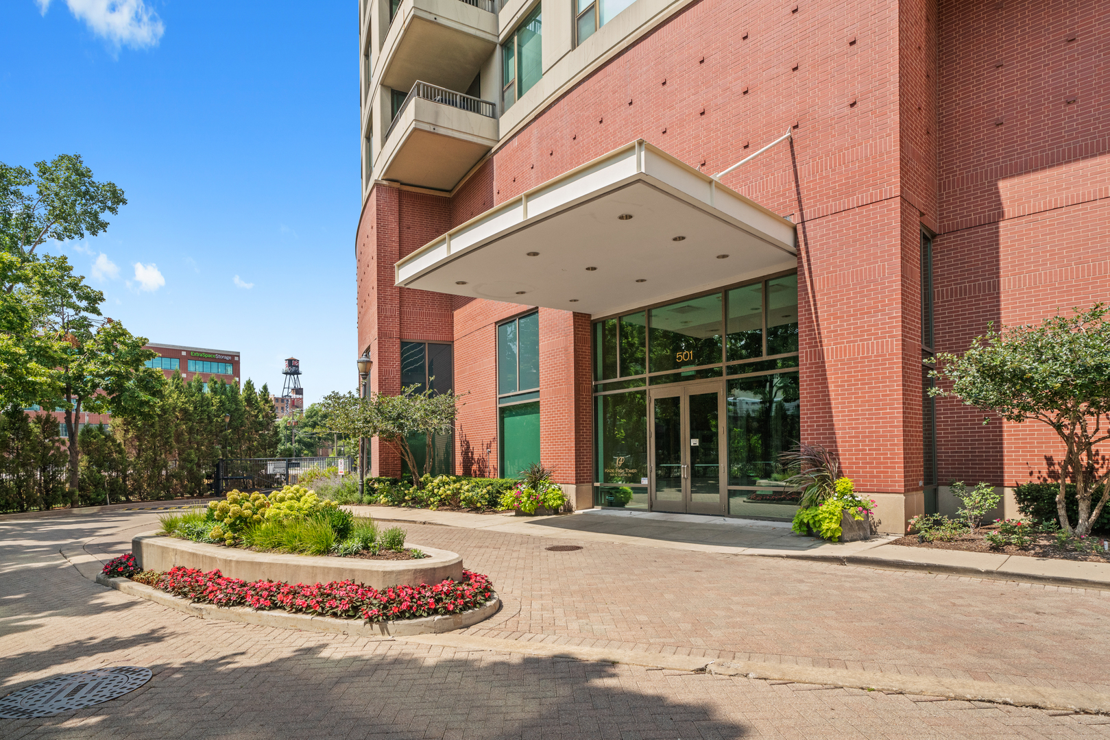 501 N Clinton Street Unit: 3203