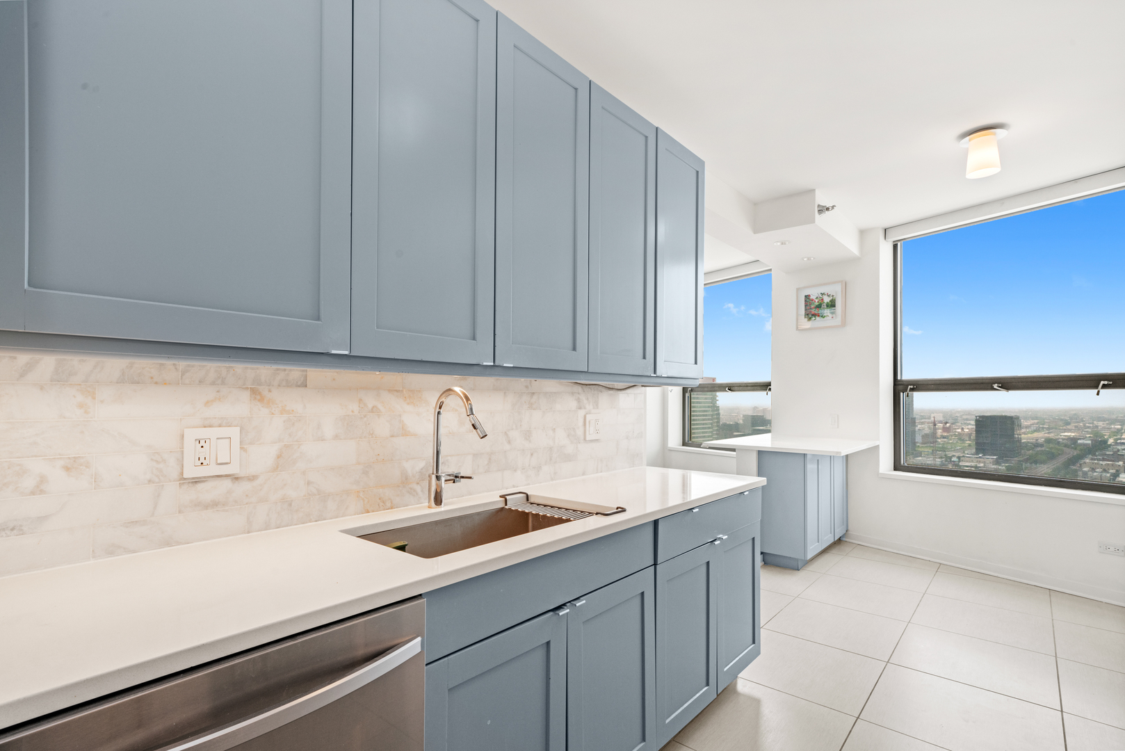 501 N Clinton Street Unit: 3203