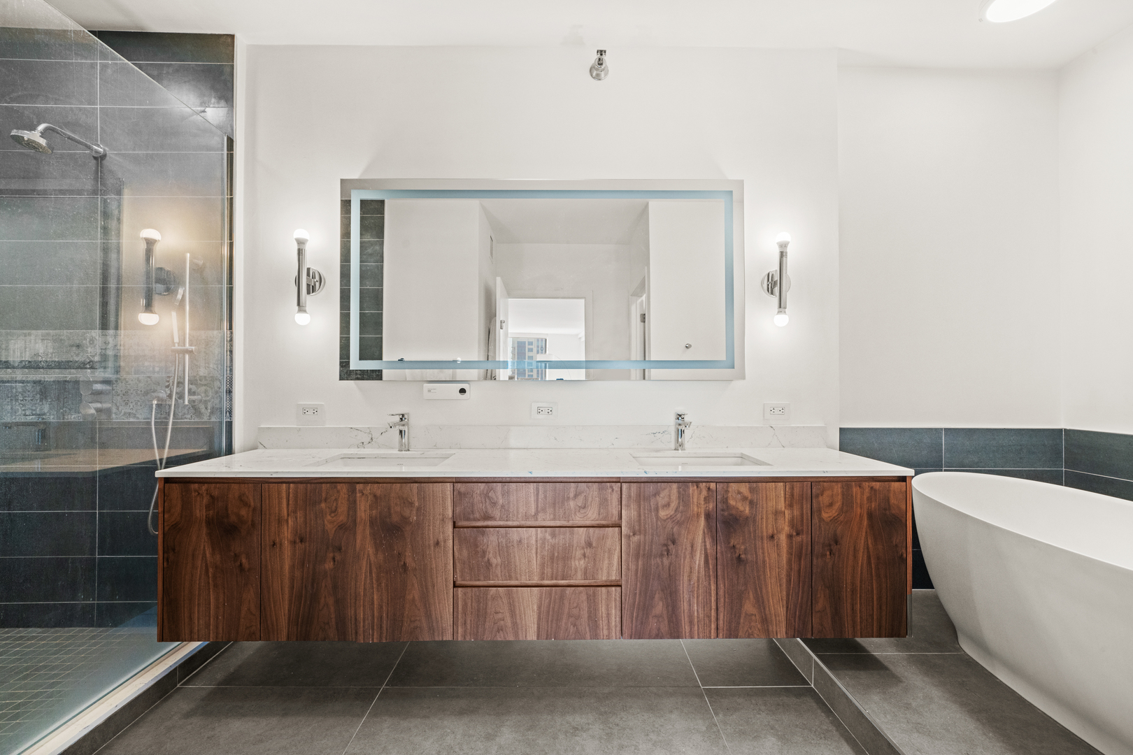 501 N Clinton Street Unit: 3203