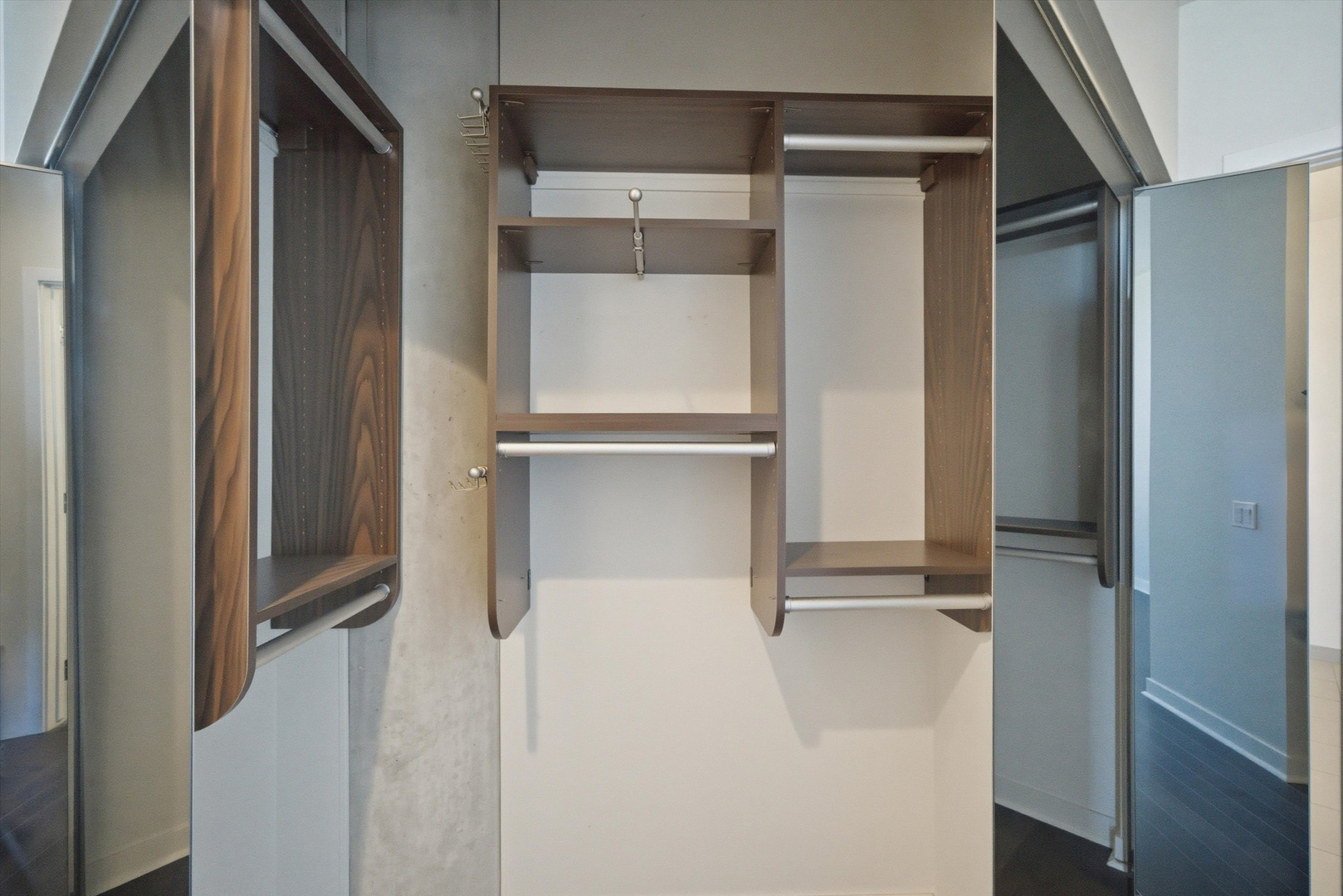 720 N Larrabee Street Unit: 1711