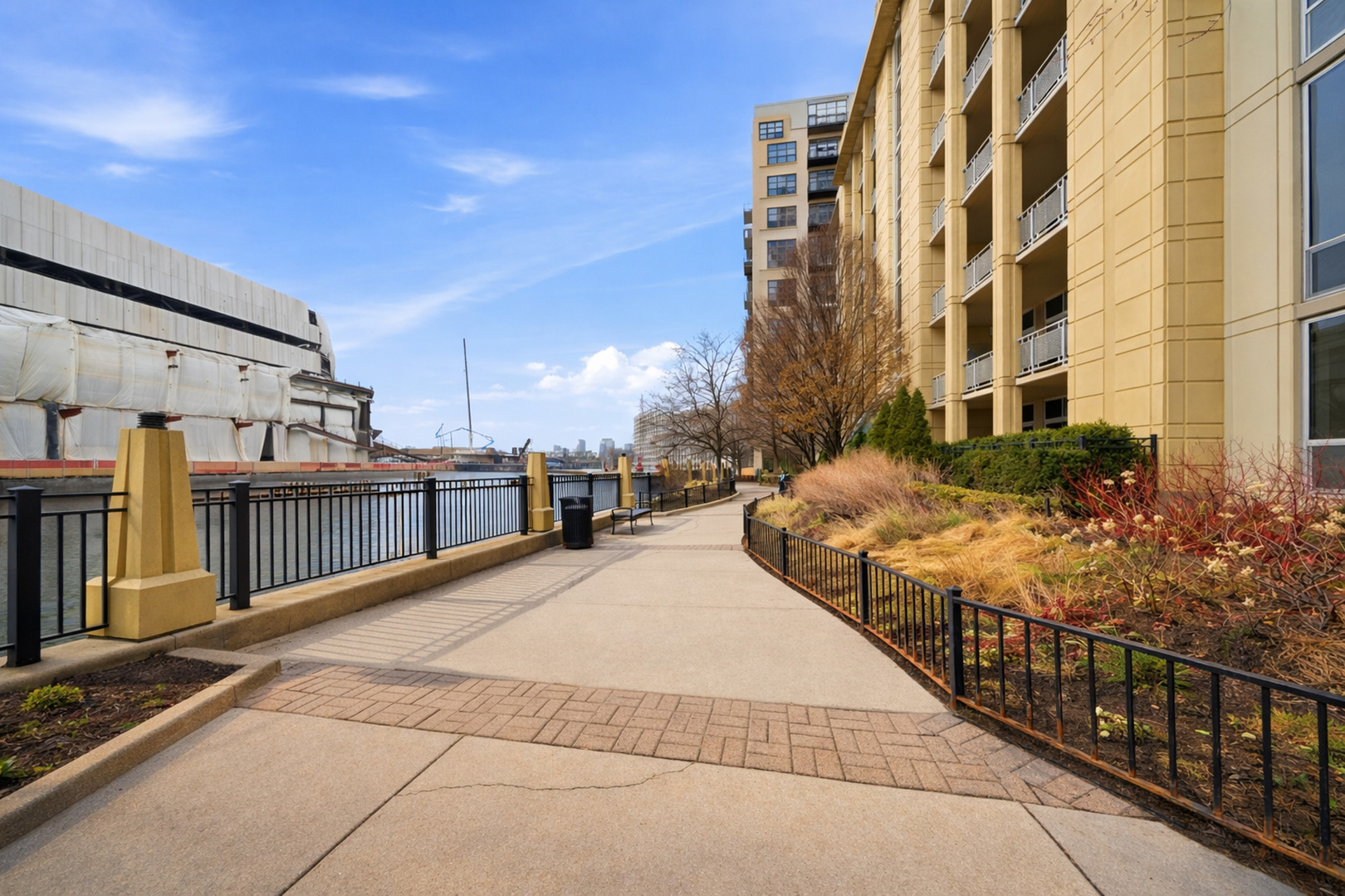 720 N Larrabee Street Unit: 1711