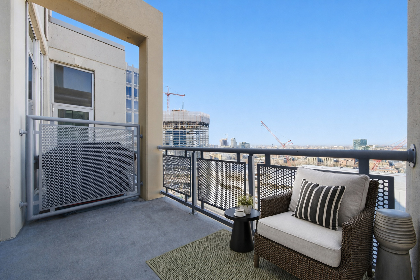 720 N Larrabee Street Unit: 1711