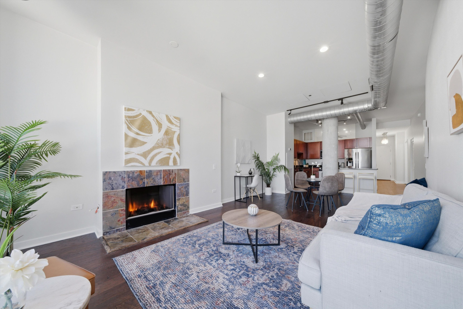 720 N Larrabee Street Unit: 1711