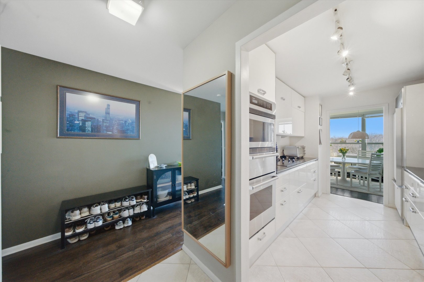 3550 N LAKE SHORE Drive Unit: 516