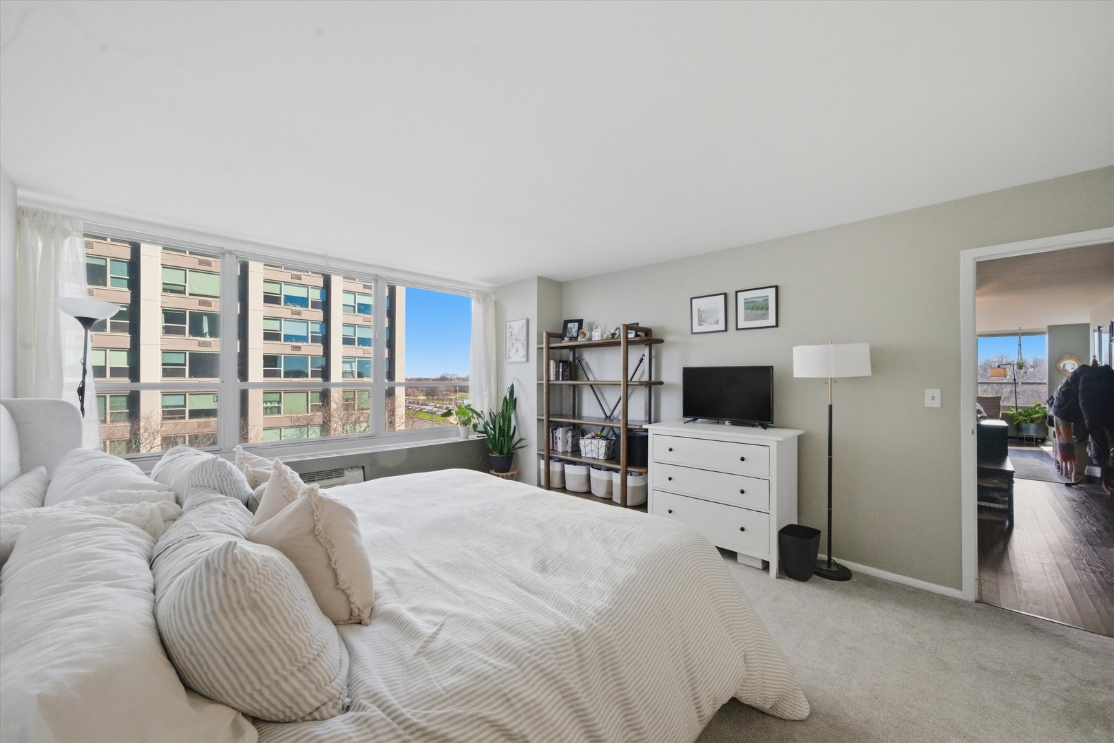 3550 N LAKE SHORE Drive Unit: 516