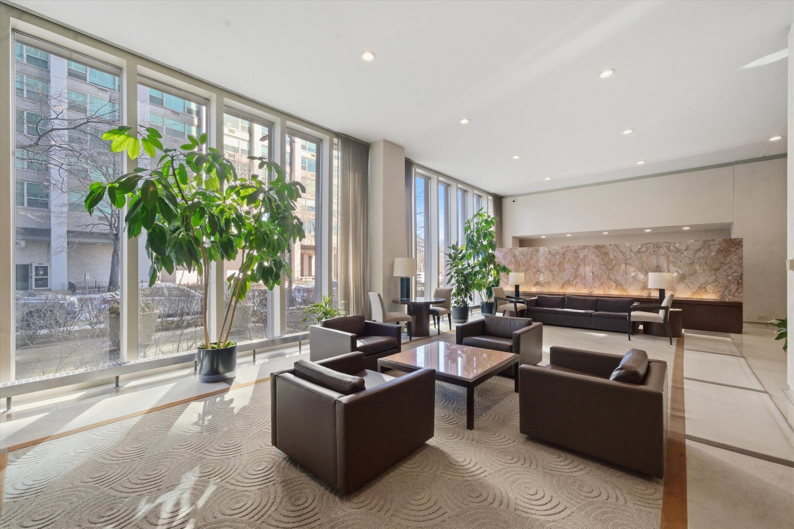 3550 N LAKE SHORE Drive Unit: 516