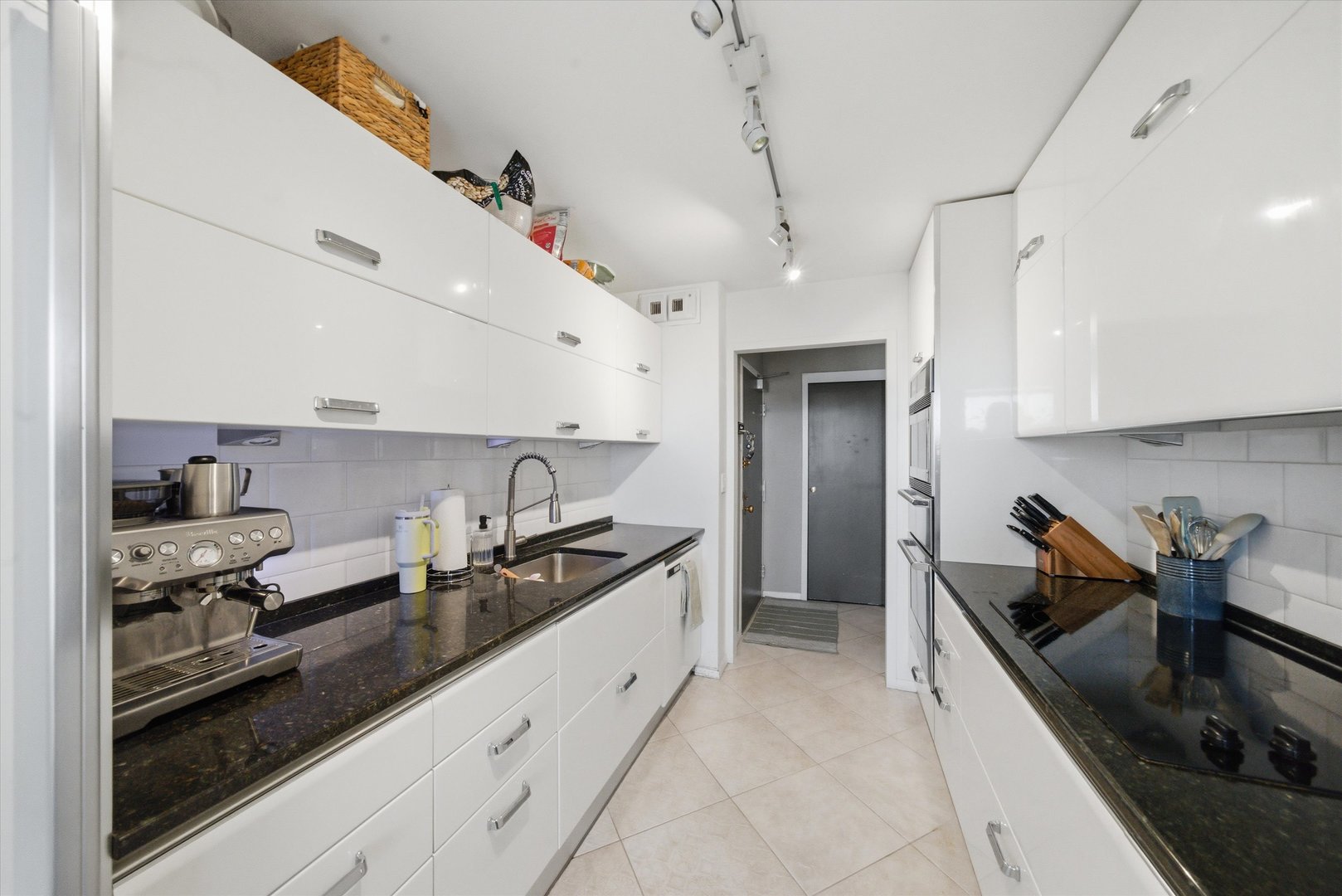 3550 N LAKE SHORE Drive Unit: 516