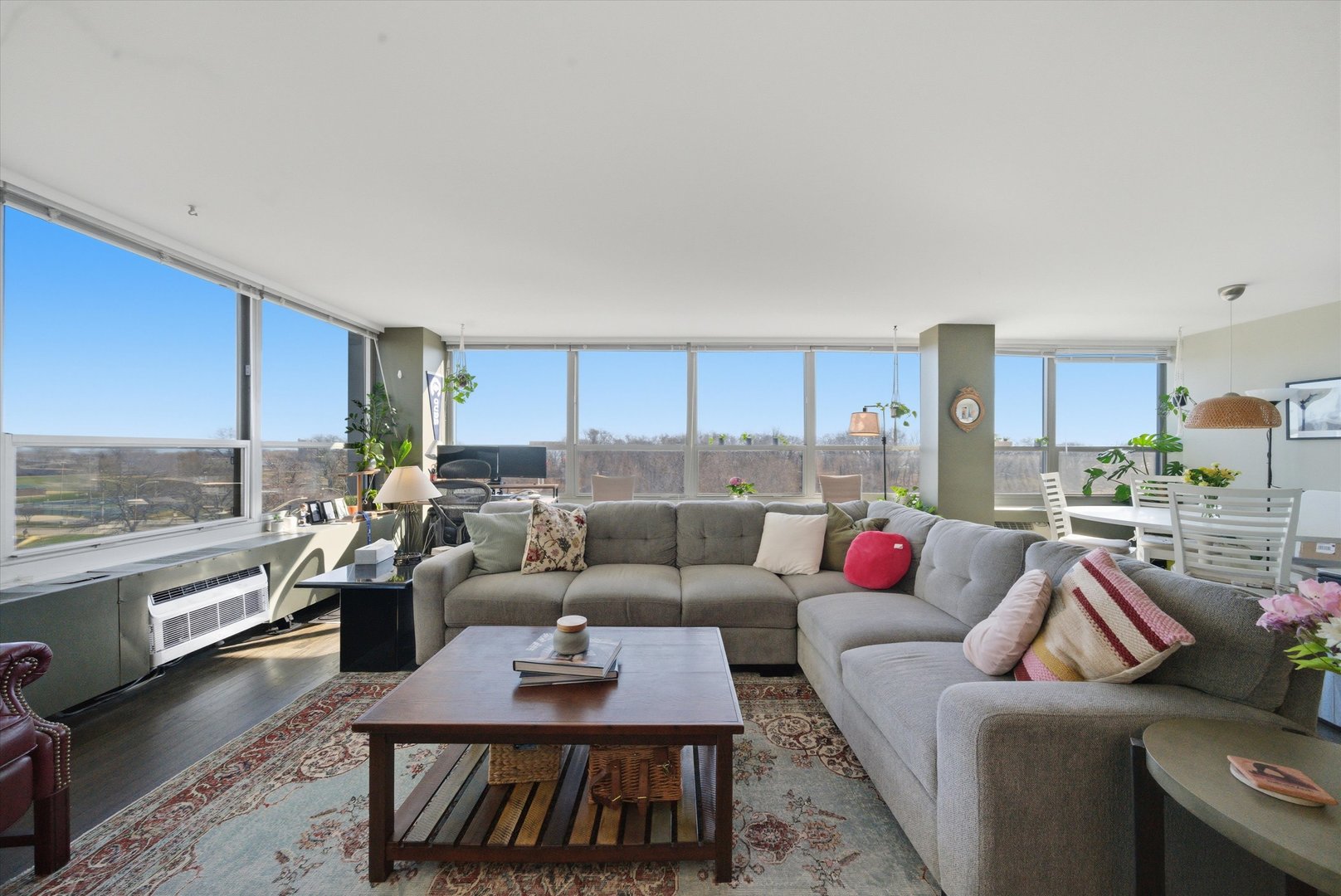 3550 N LAKE SHORE Drive Unit: 516