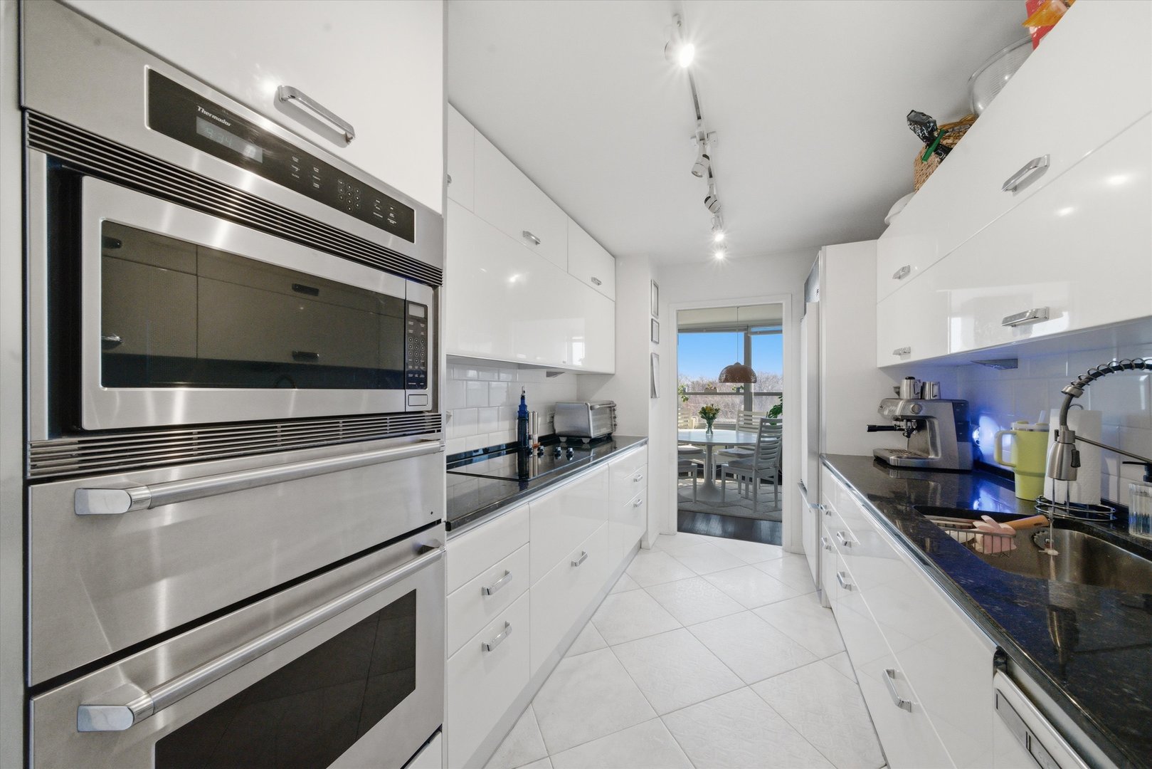 3550 N LAKE SHORE Drive Unit: 516
