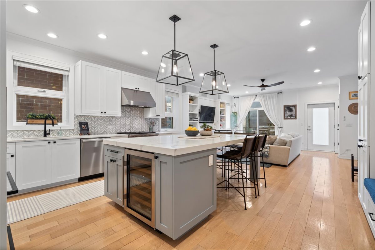 1513 W Walton Street Unit: 1