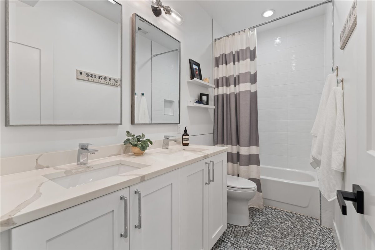 1513 W Walton Street Unit: 1