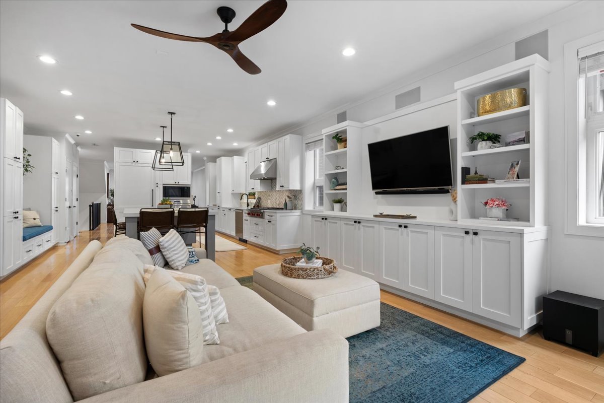 1513 W Walton Street Unit: 1