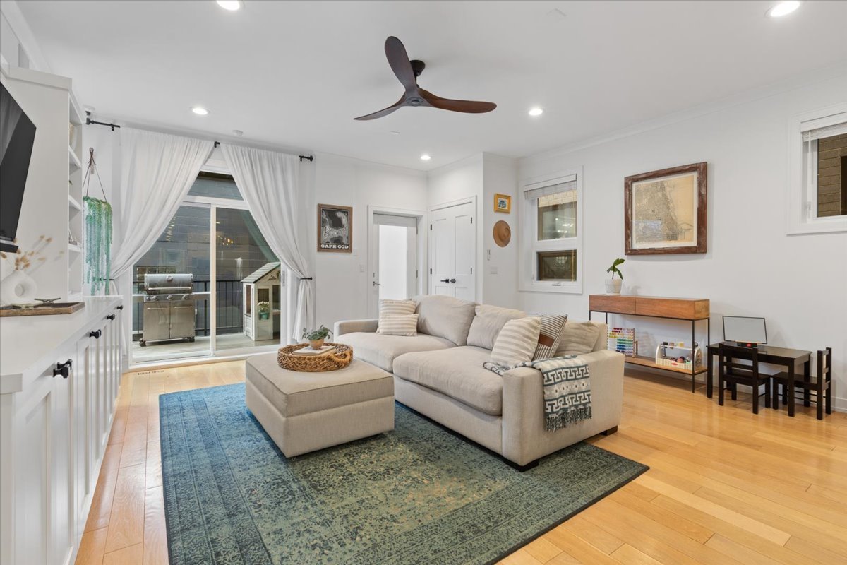 1513 W Walton Street Unit: 1
