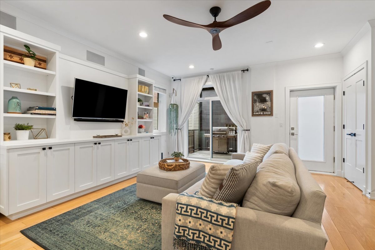 1513 W Walton Street Unit: 1