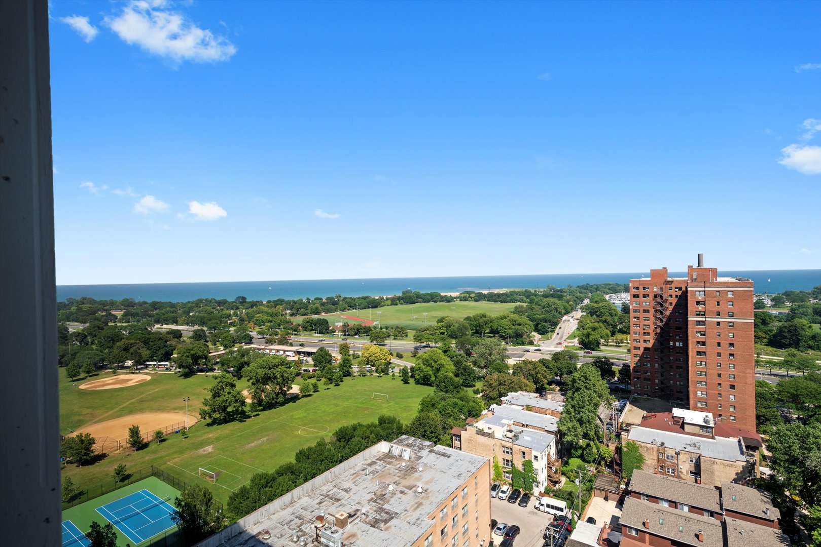 4343 N Clarendon Avenue Unit: 2104
