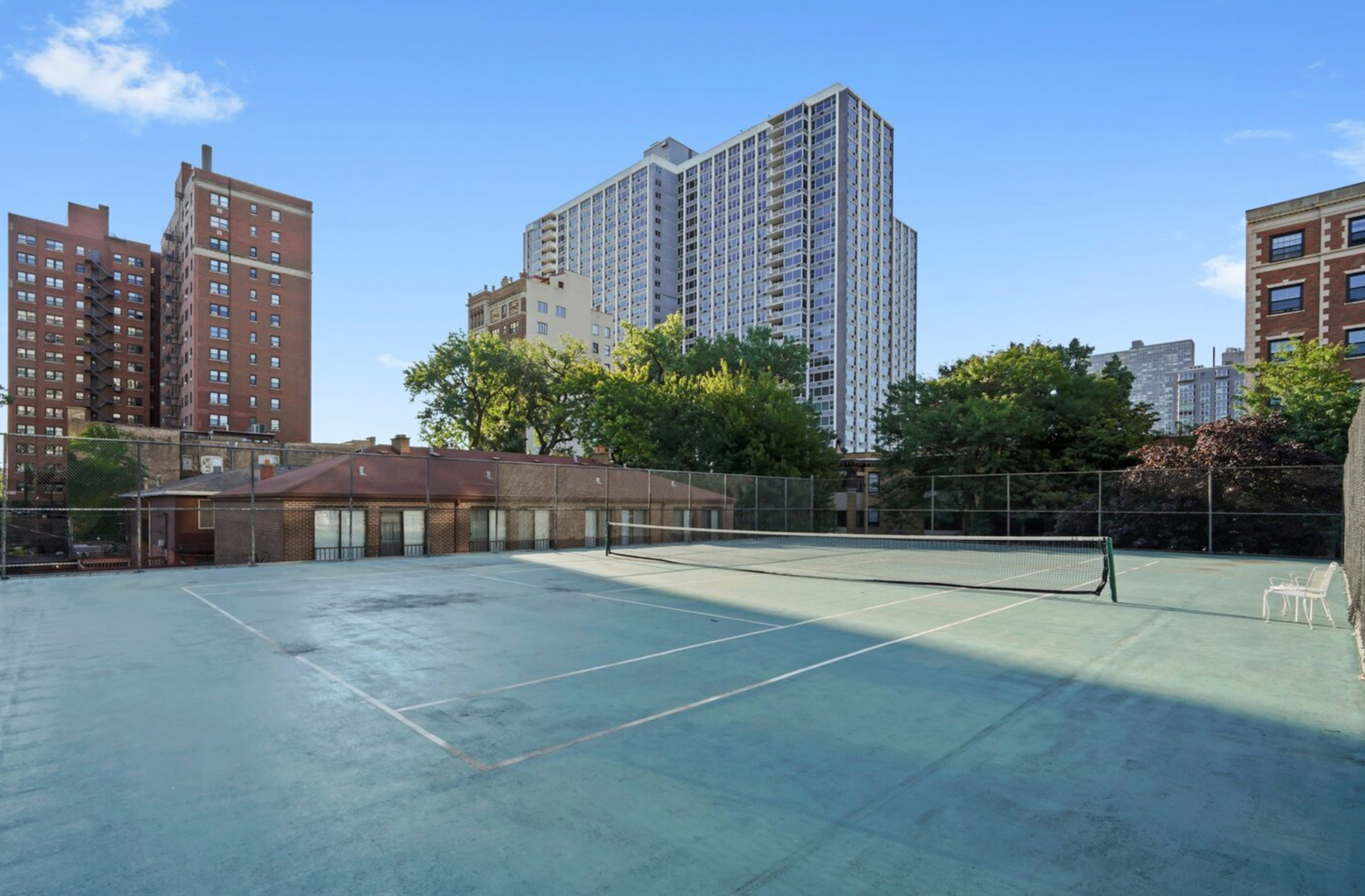 4343 N Clarendon Avenue Unit: 2104