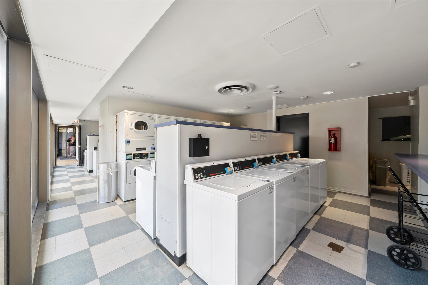 4343 N Clarendon Avenue Unit: 2104