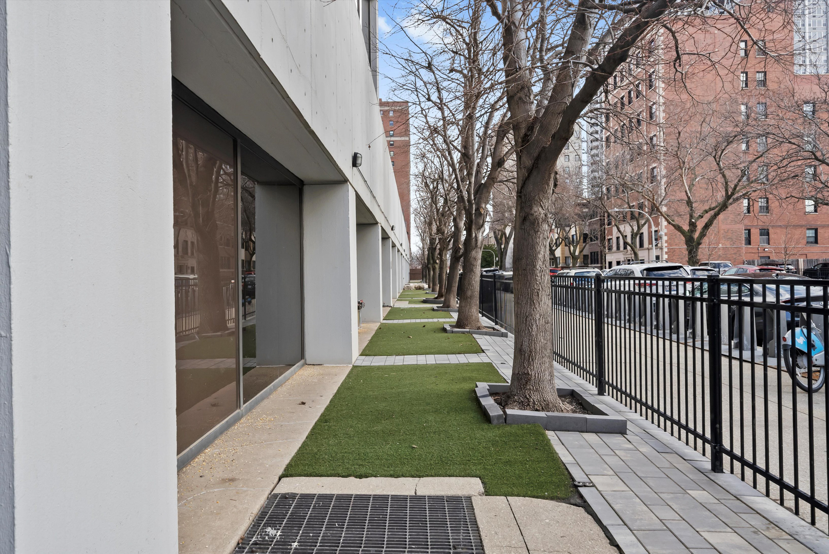 4343 N Clarendon Avenue Unit: 2104