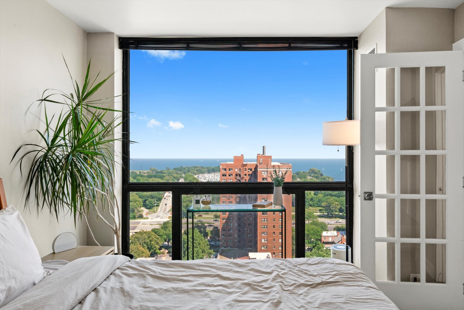 4343 N Clarendon Avenue Unit: 2104