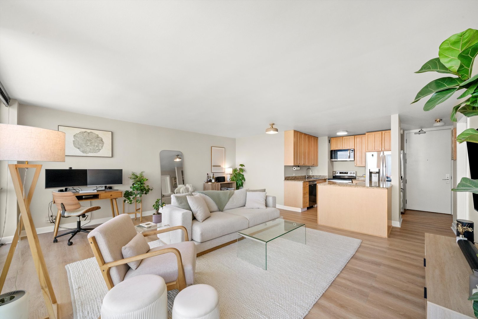 4343 N Clarendon Avenue Unit: 2104