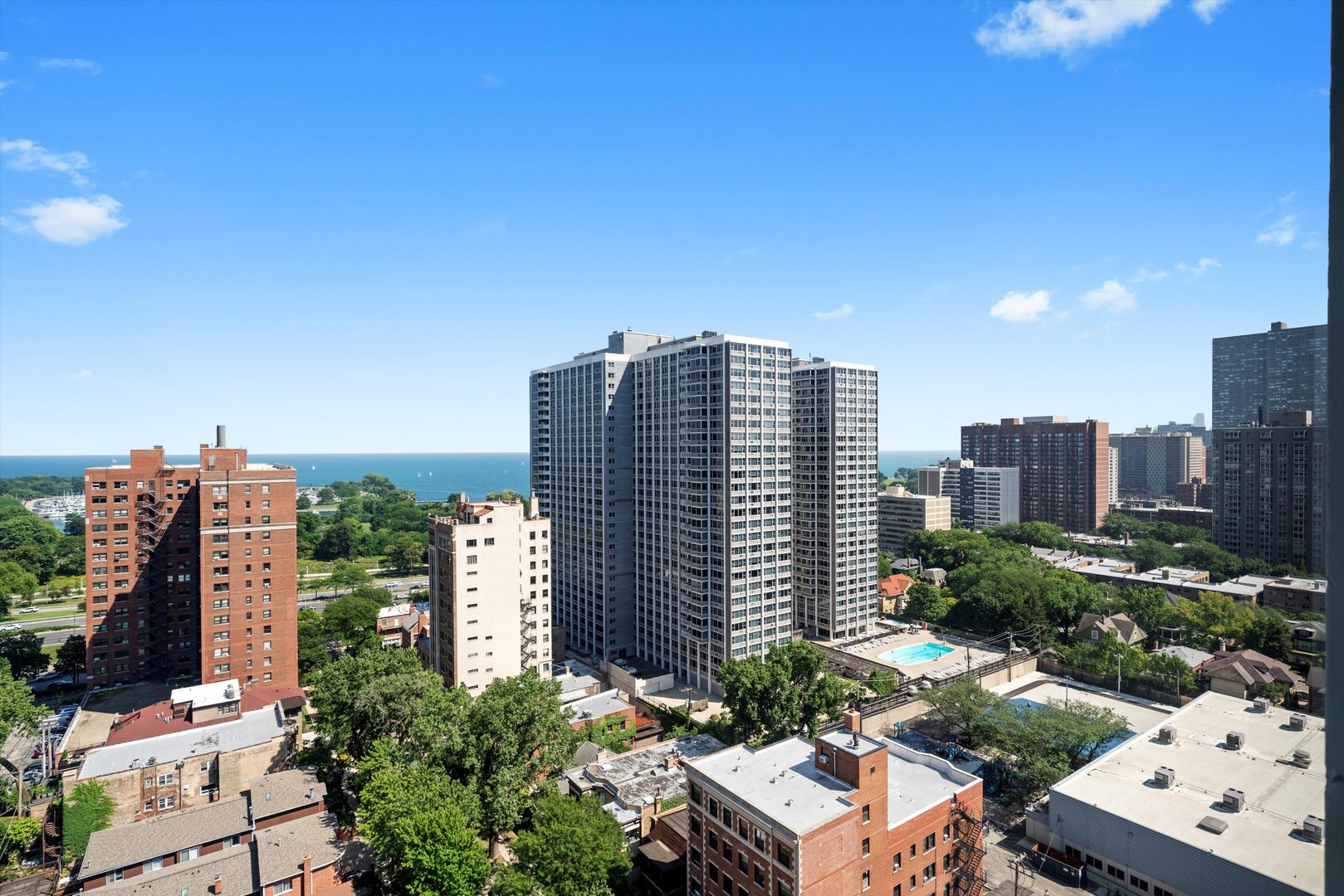 4343 N Clarendon Avenue Unit: 2104