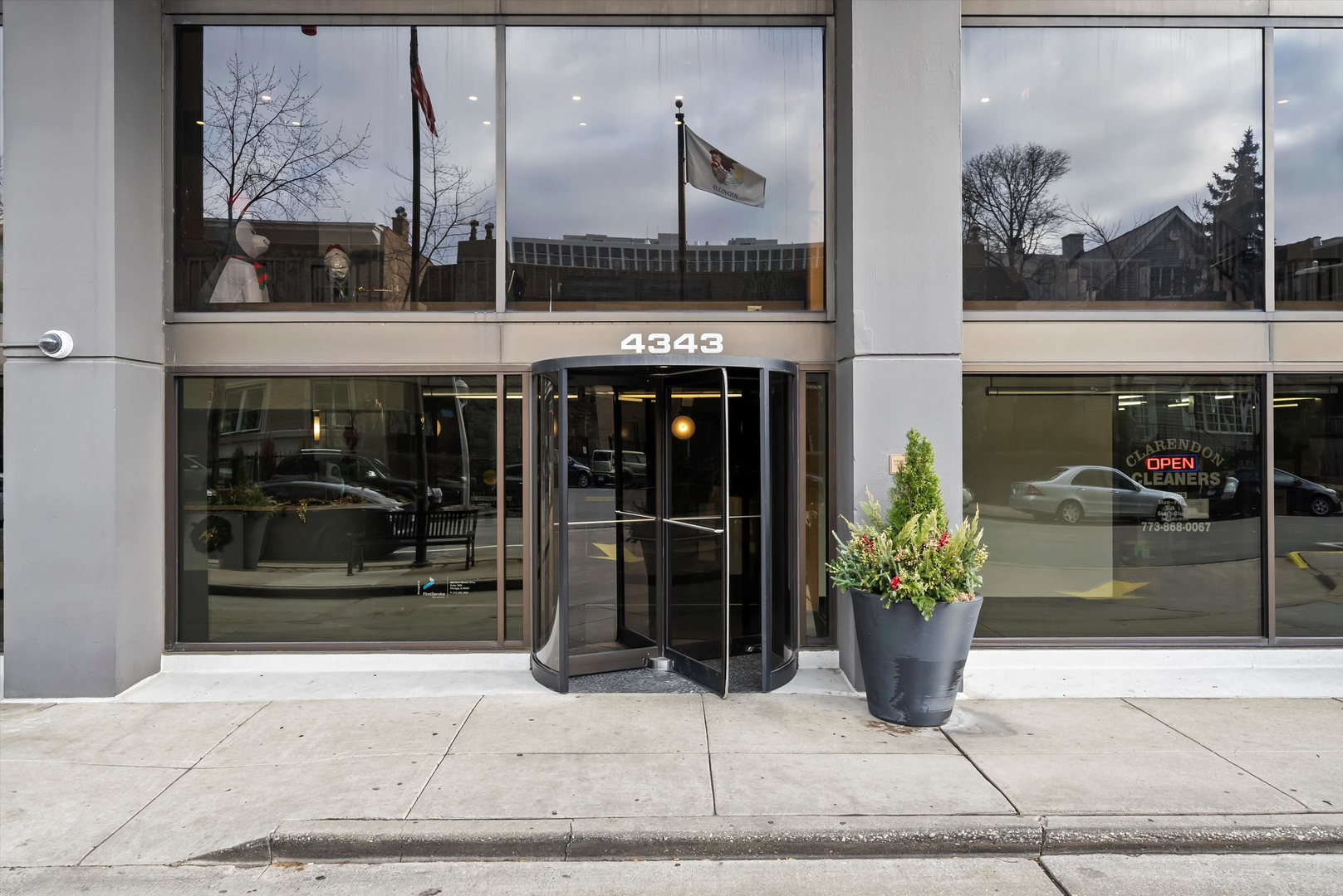 4343 N Clarendon Avenue Unit: 2104