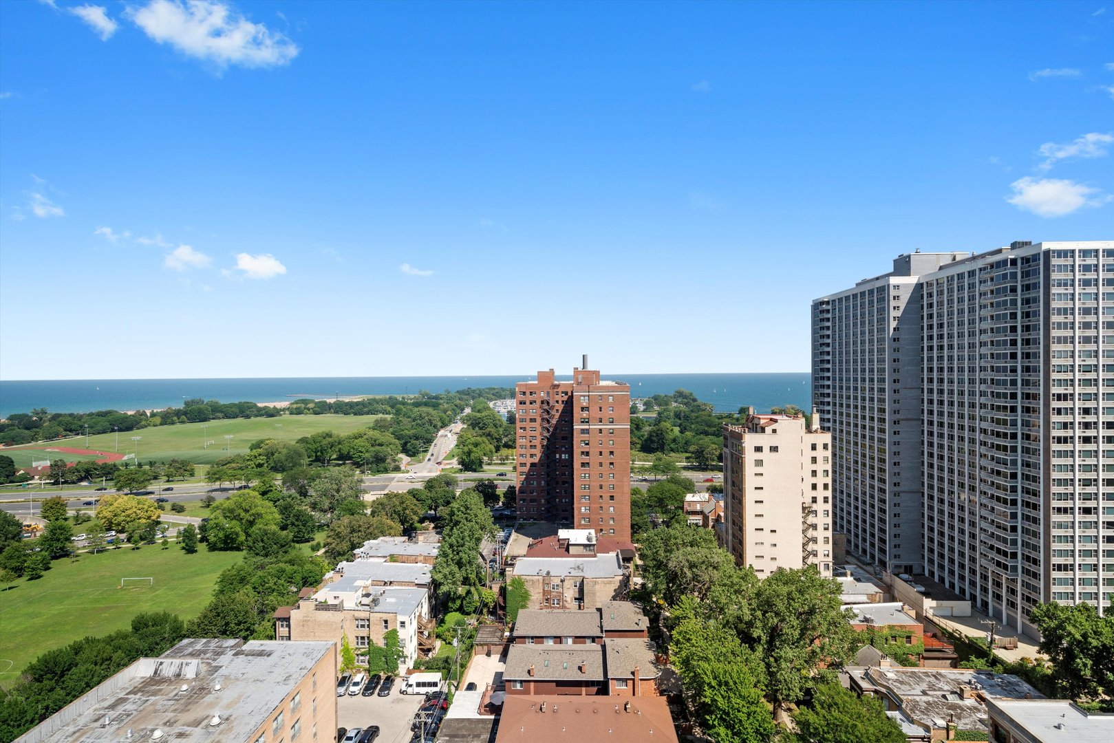 4343 N Clarendon Avenue Unit: 2104