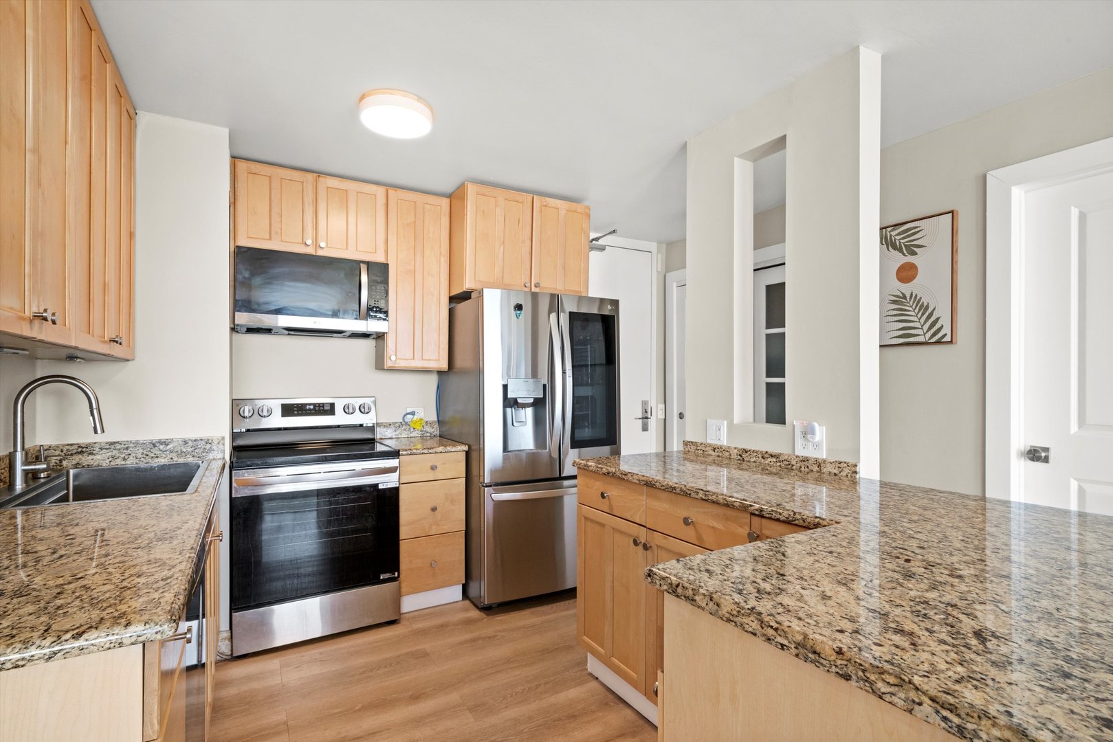4343 N Clarendon Avenue Unit: 2104