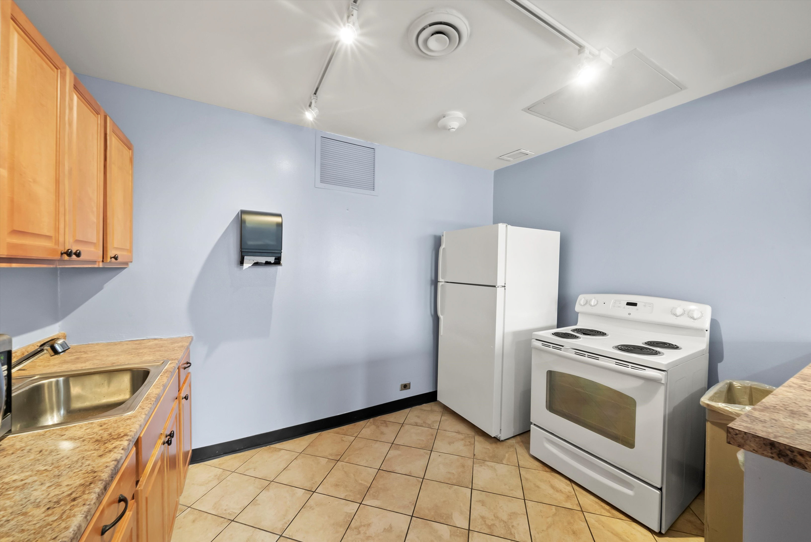 4343 N Clarendon Avenue Unit: 2104