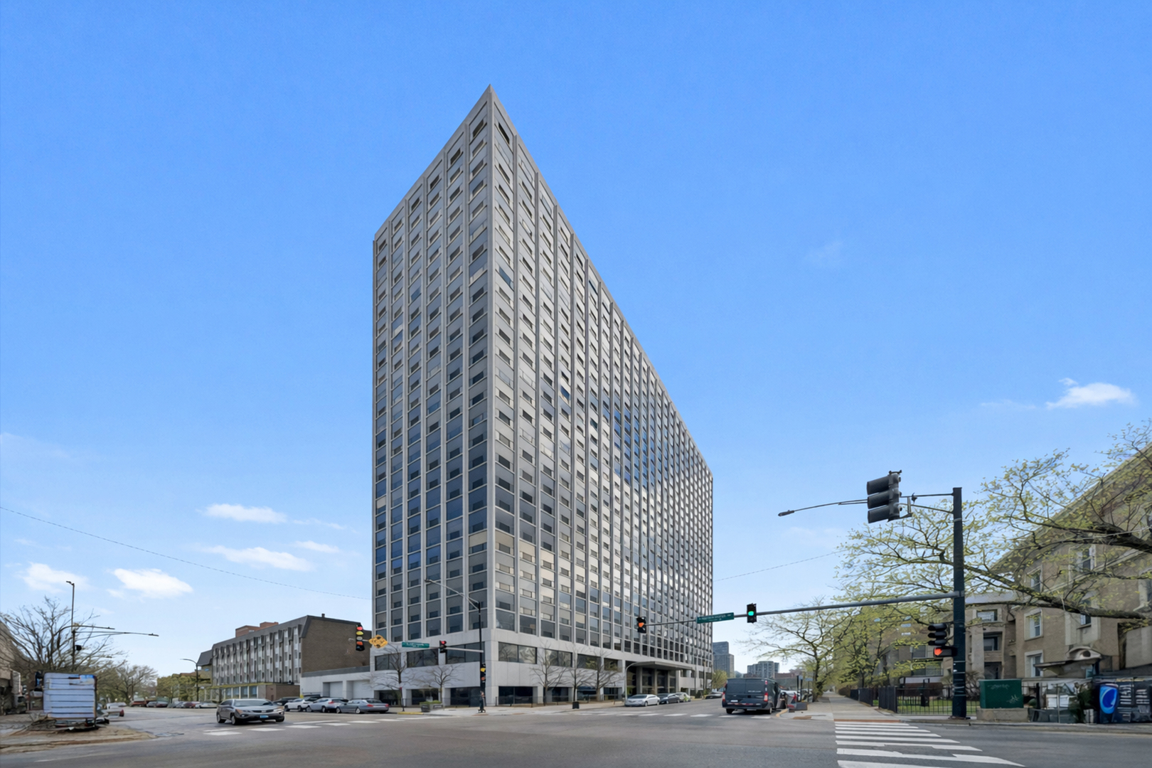 4343 N Clarendon Avenue Unit: 2104