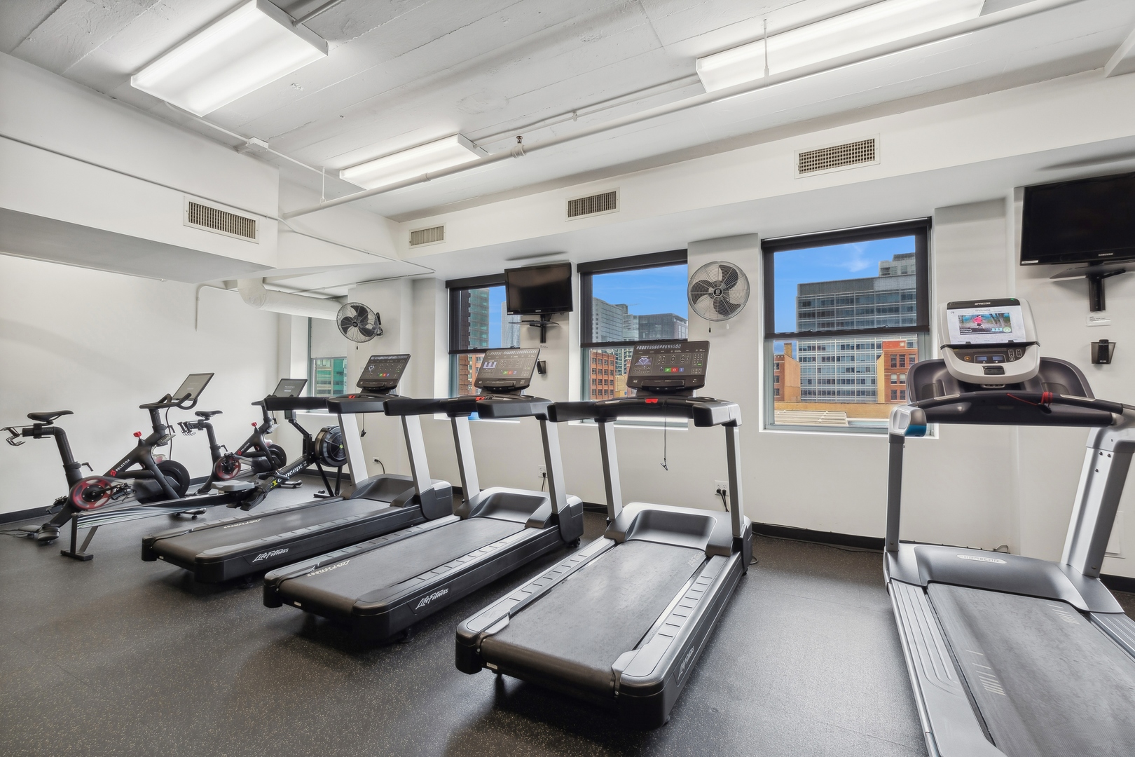 165 N CANAL Street Unit: 1414