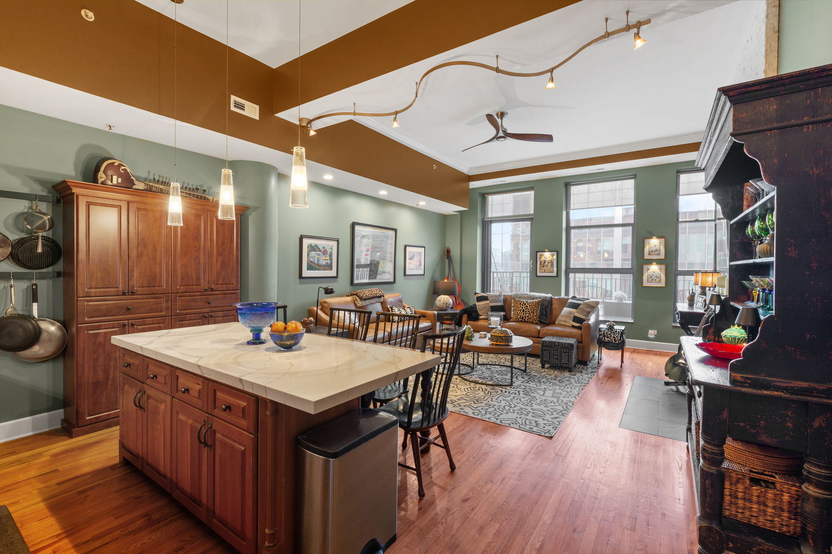 165 N CANAL Street Unit: 1414
