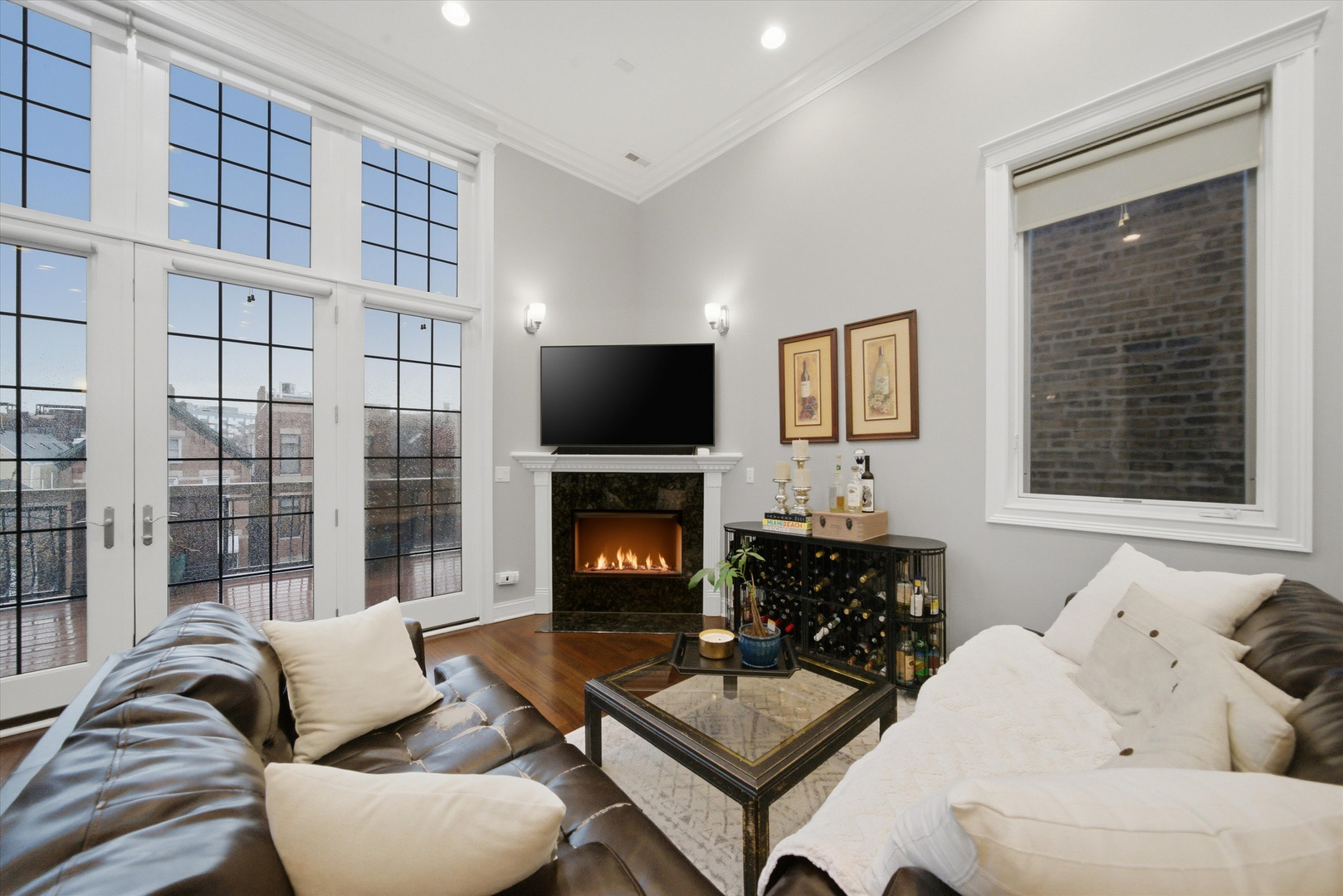 1245 N Greenview Avenue Unit: 3