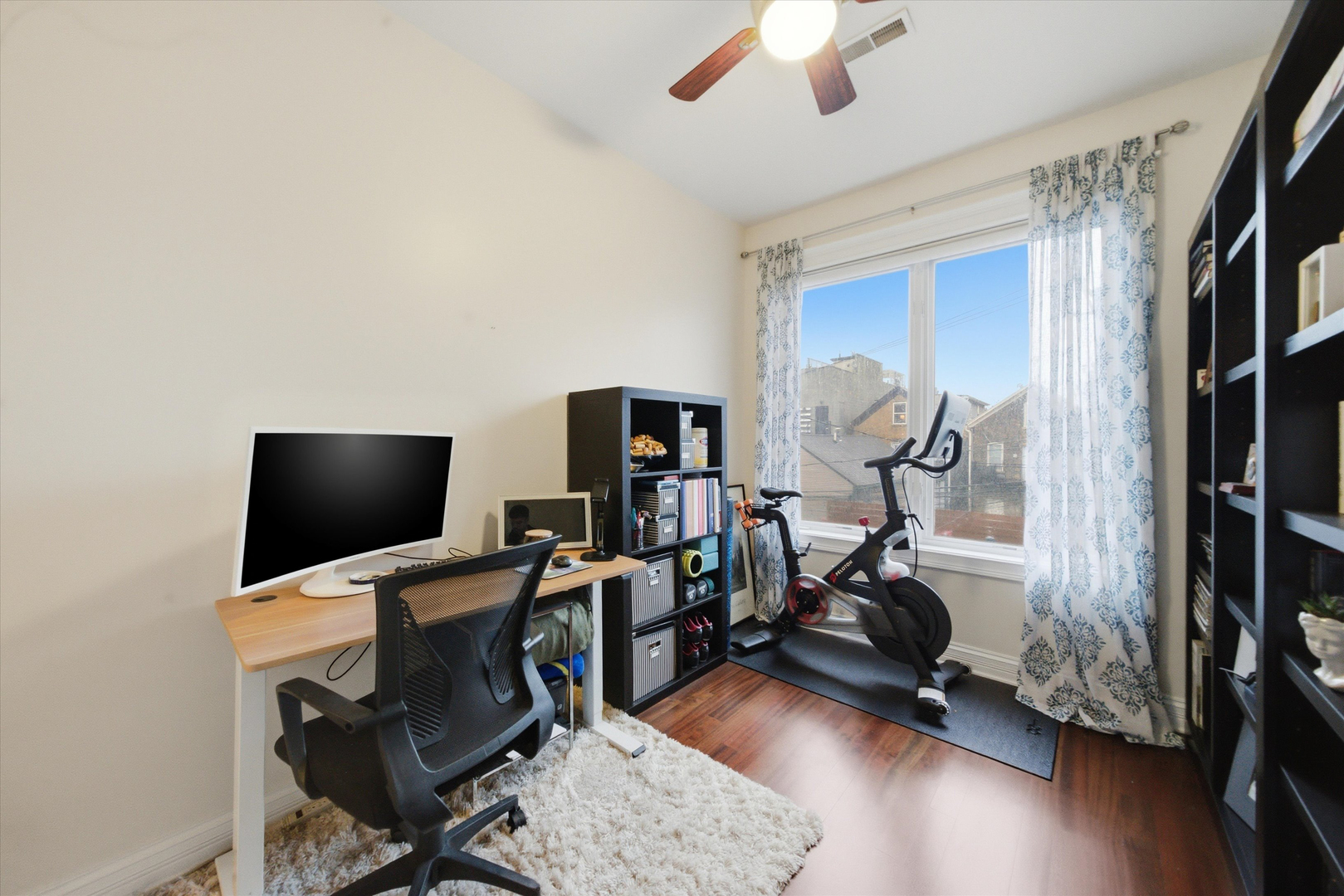 1245 N Greenview Avenue Unit: 3