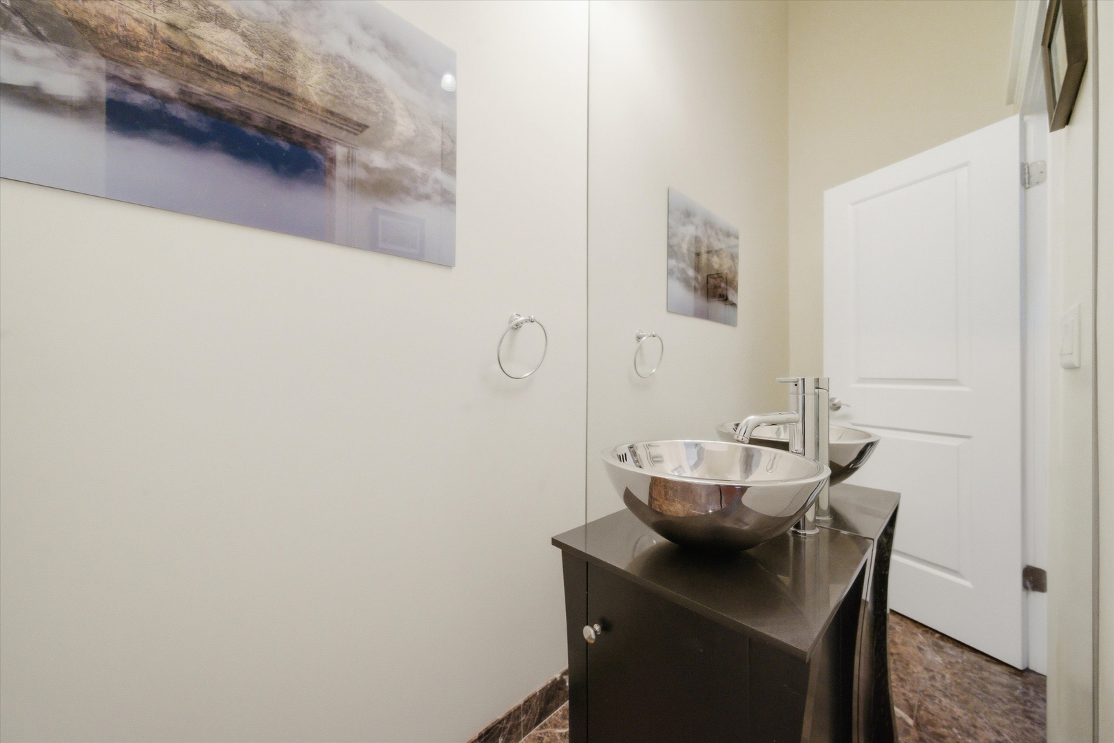 1245 N Greenview Avenue Unit: 3