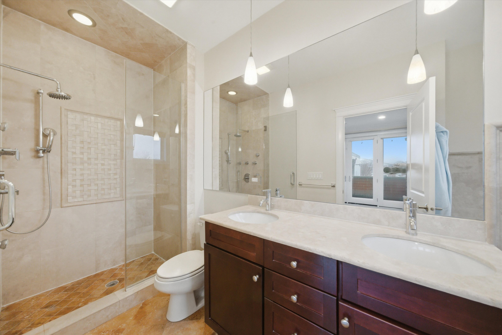 1245 N Greenview Avenue Unit: 3