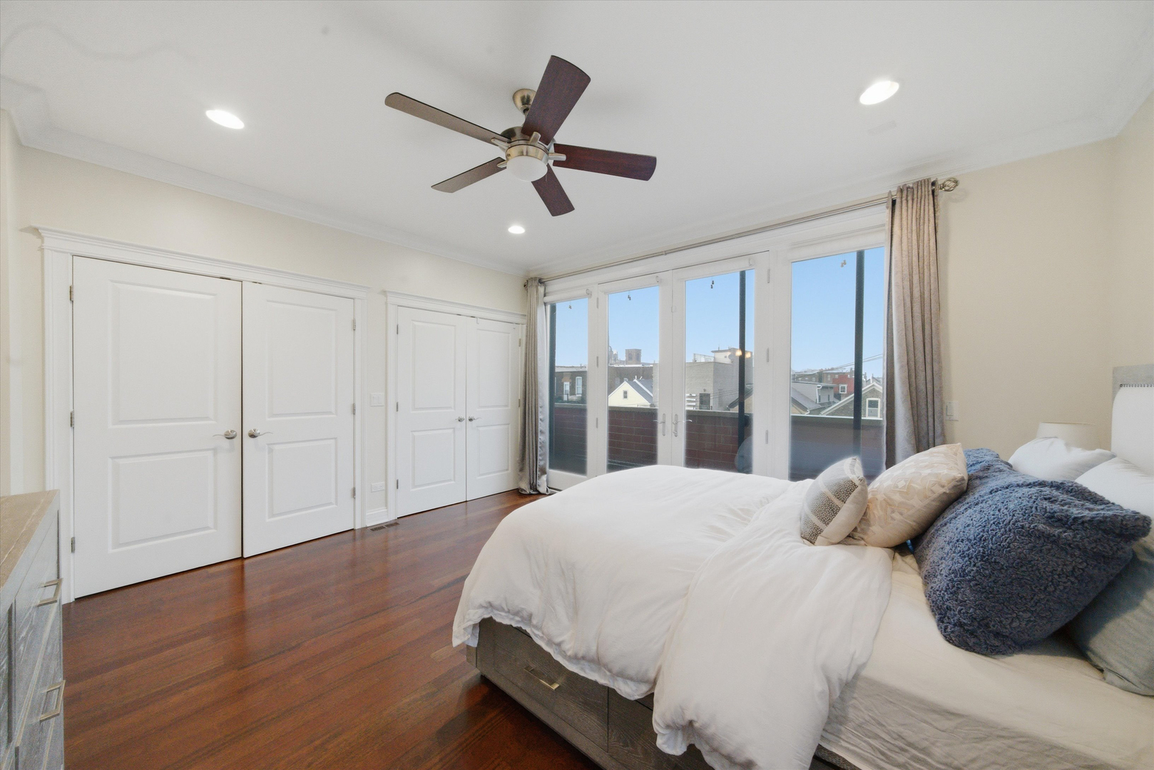 1245 N Greenview Avenue Unit: 3