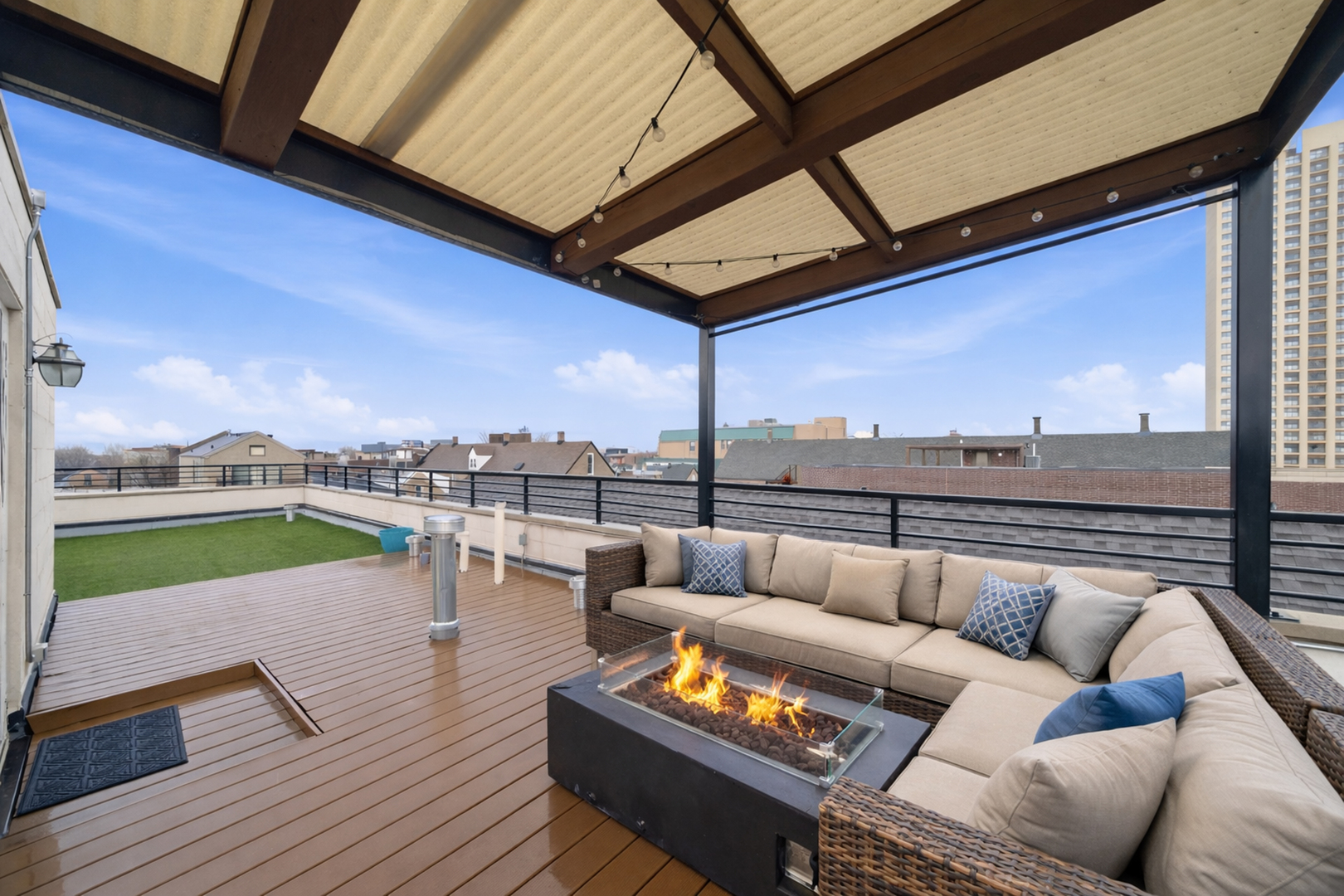 1245 N Greenview Avenue Unit: 3