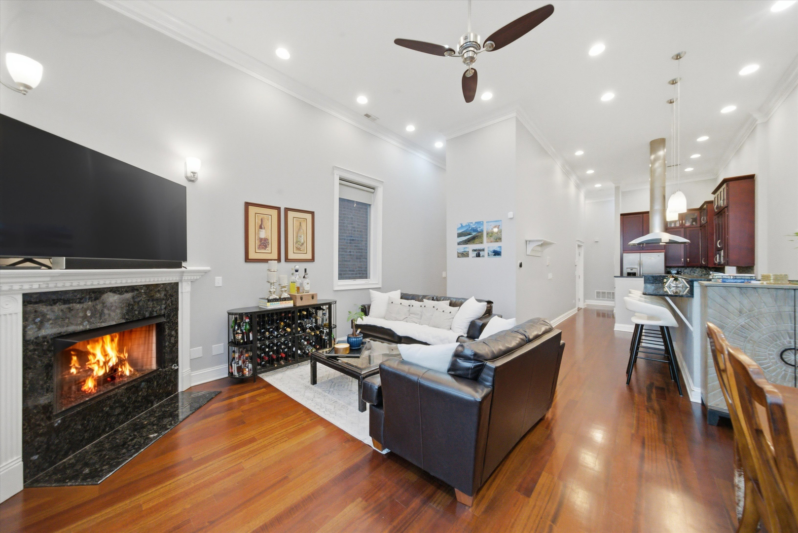 1245 N Greenview Avenue Unit: 3