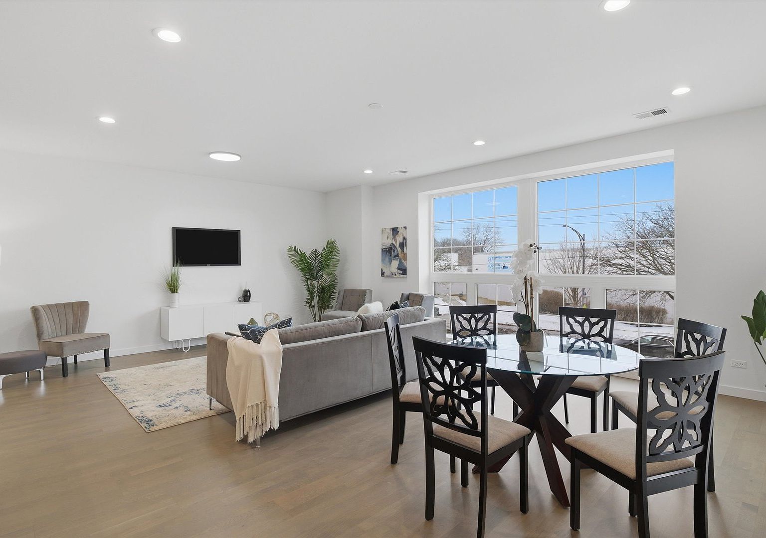 5824 N Lincoln Avenue Unit: GN
