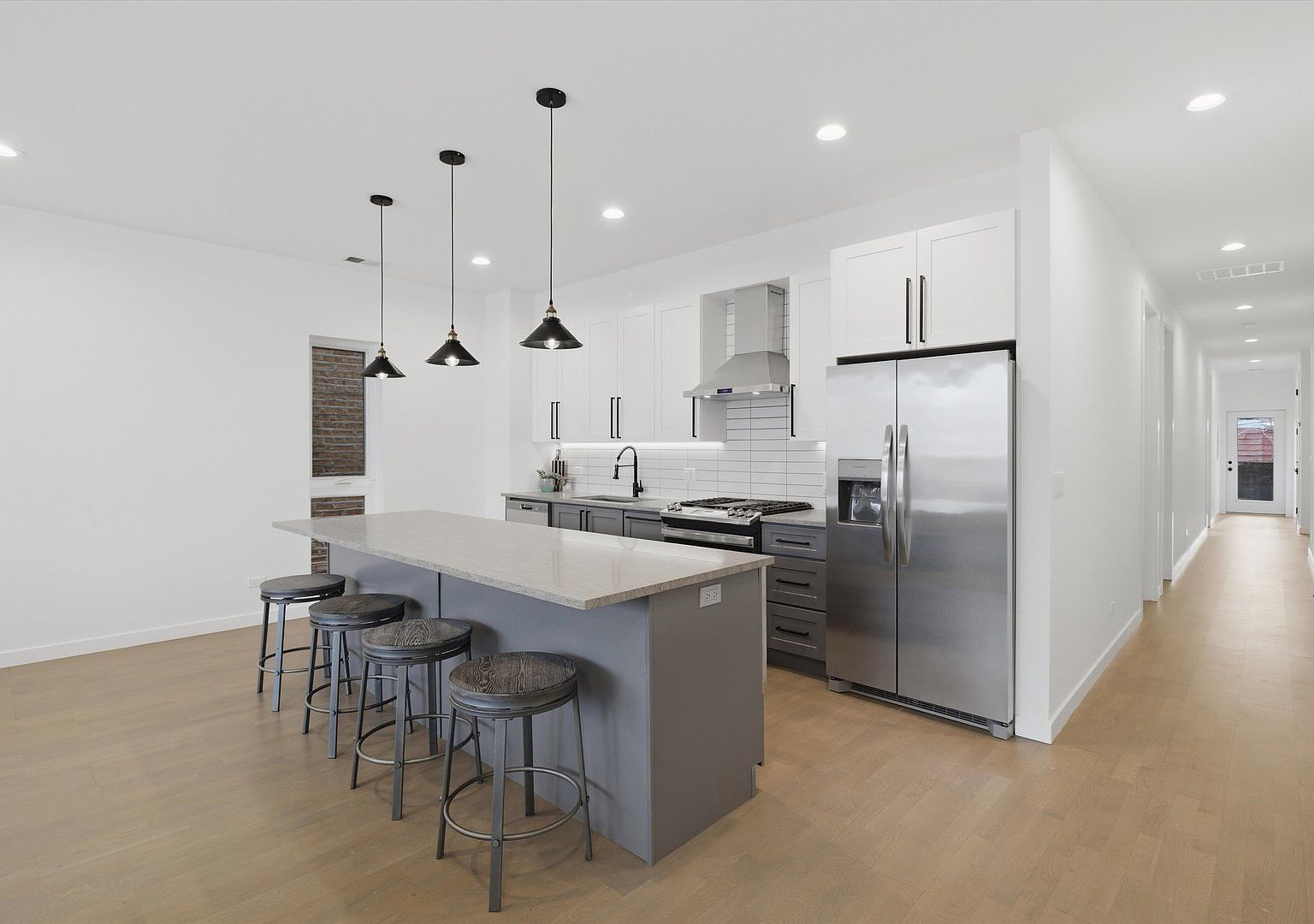 5824 N Lincoln Avenue Unit: GN