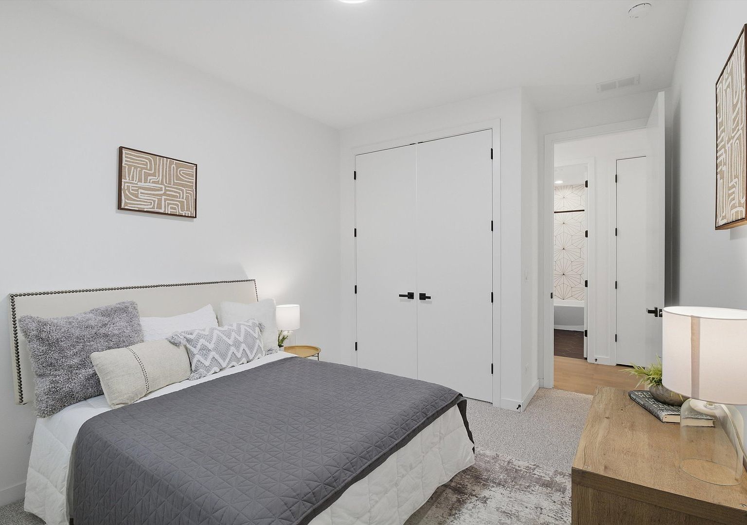 5824 N Lincoln Avenue Unit: GN