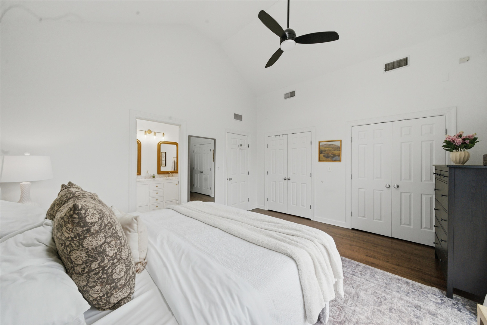 3042 N Racine Avenue Unit: 3