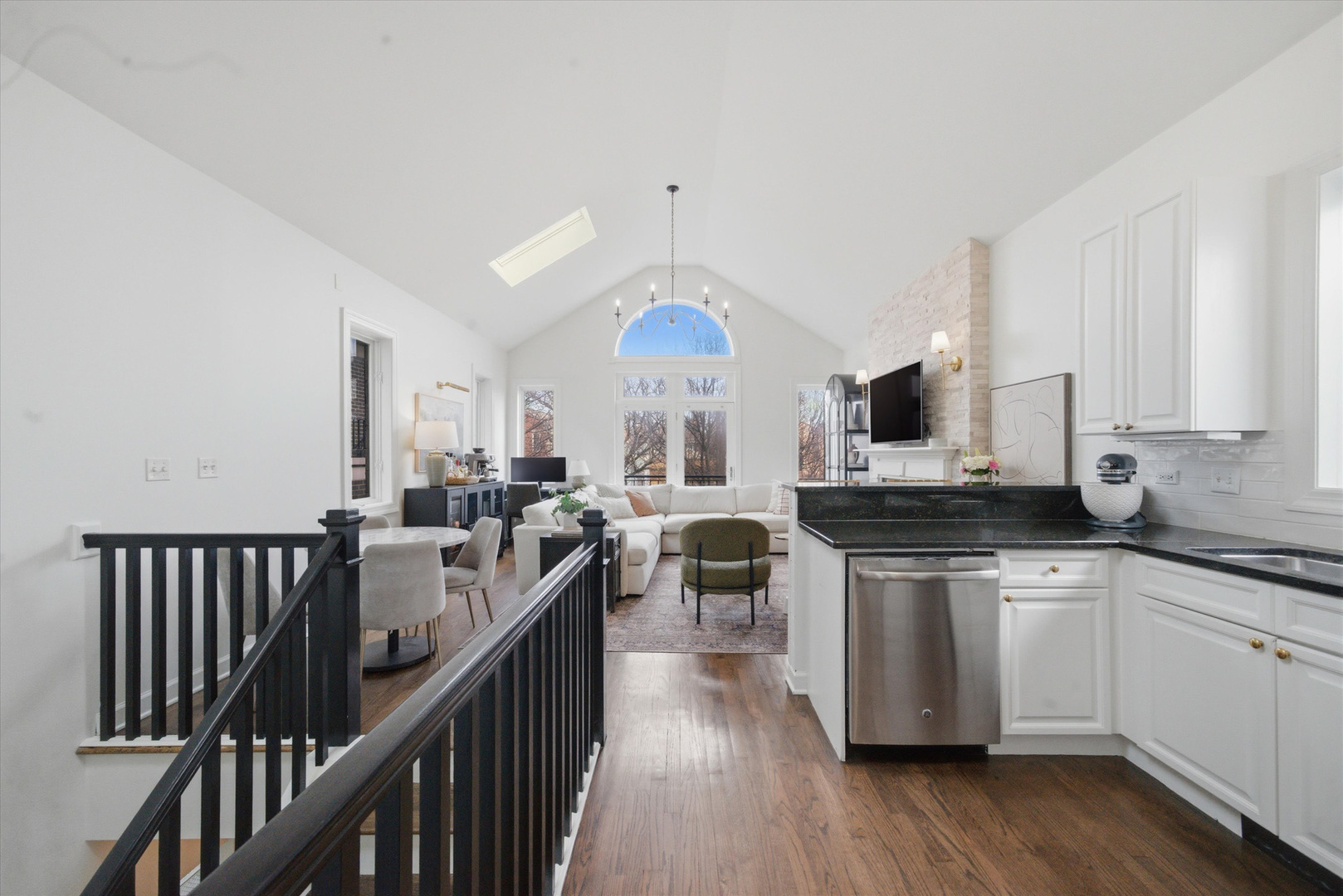 3042 N Racine Avenue Unit: 3