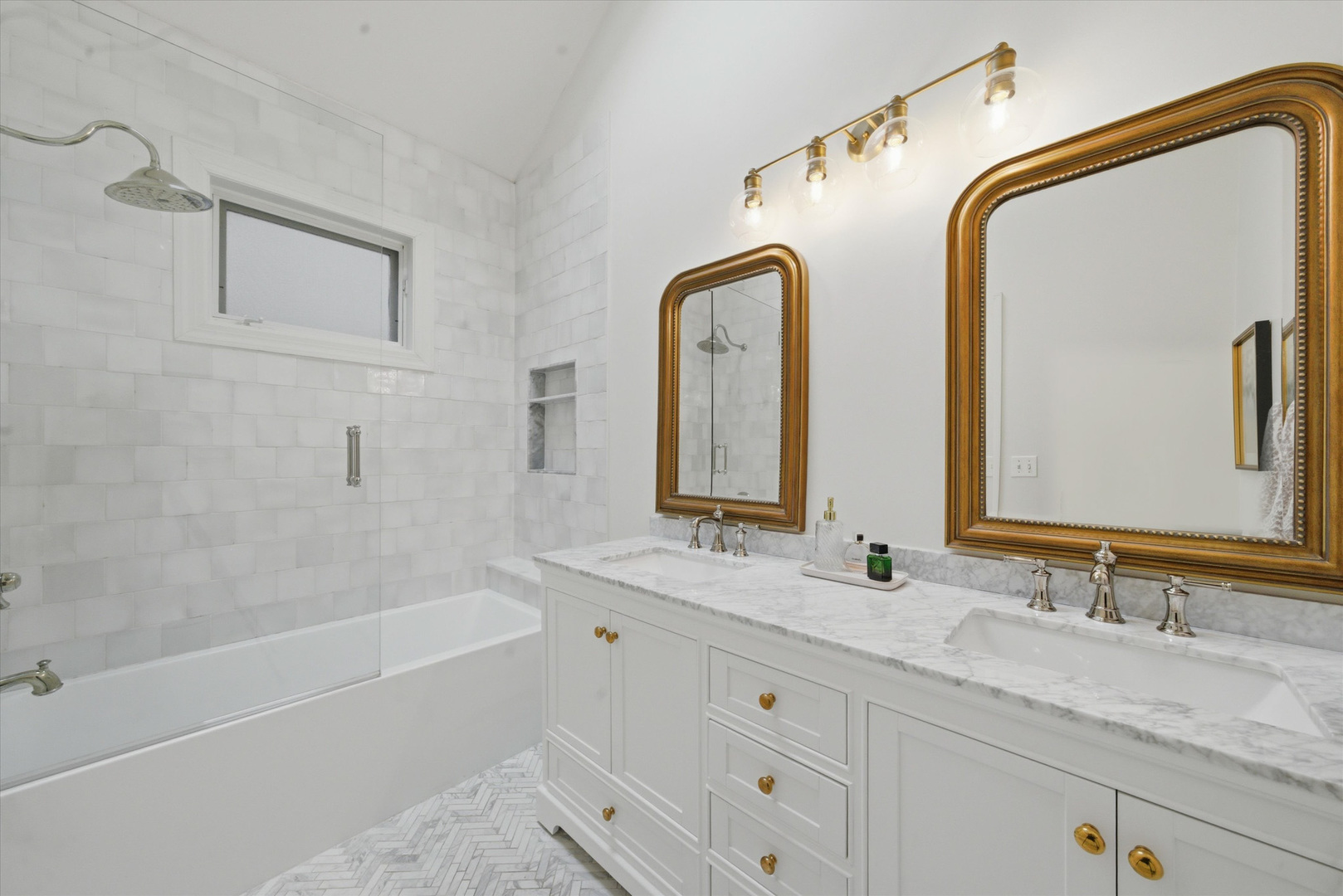 3042 N Racine Avenue Unit: 3