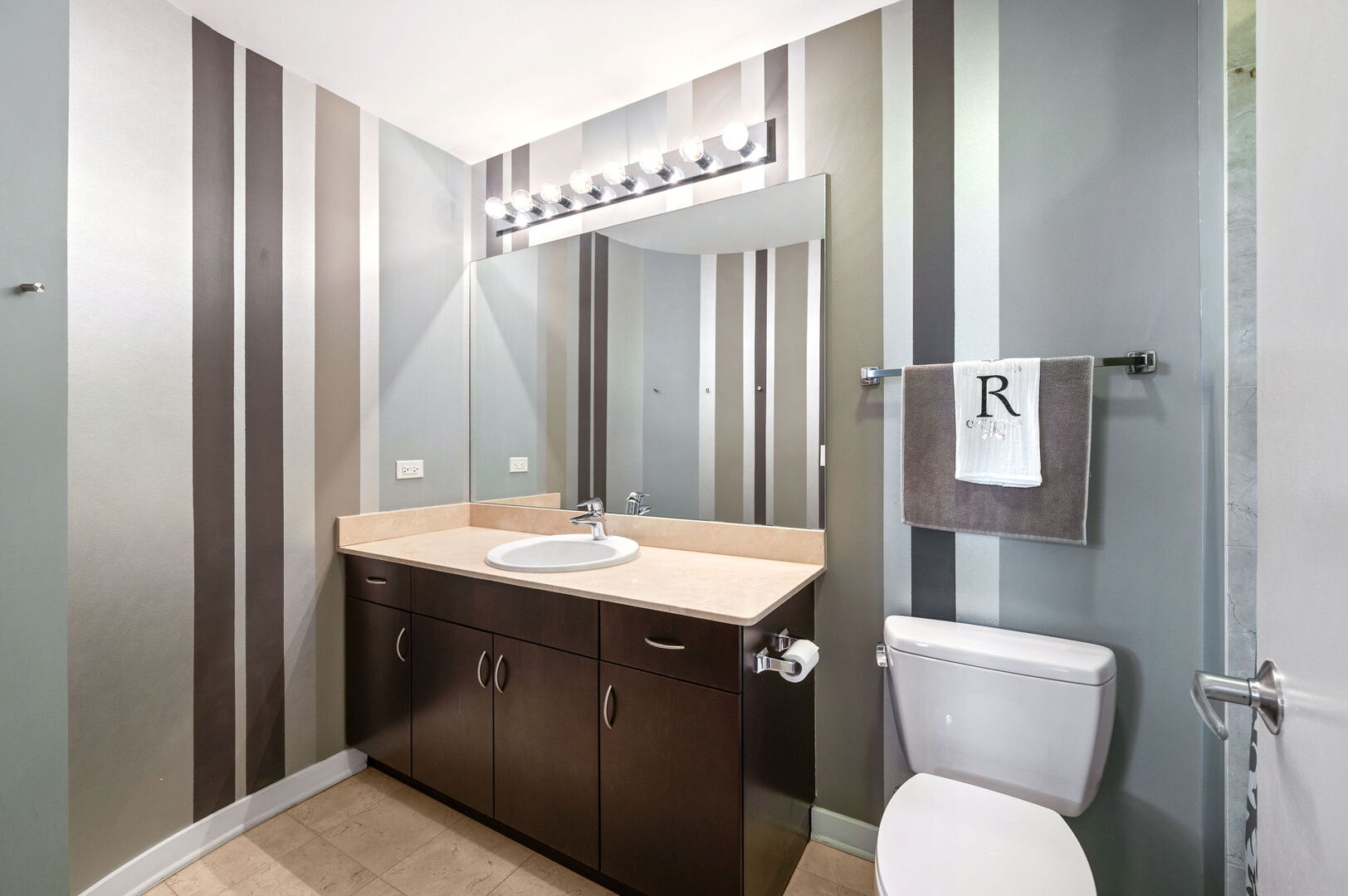 303 W OHIO Street Unit: 2307