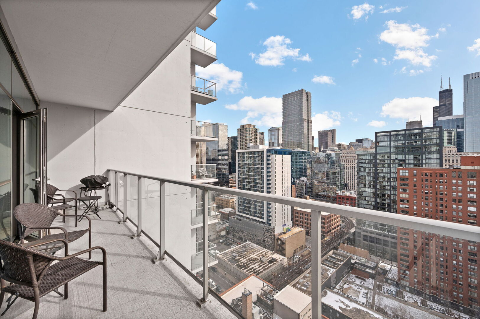 303 W OHIO Street Unit: 2307