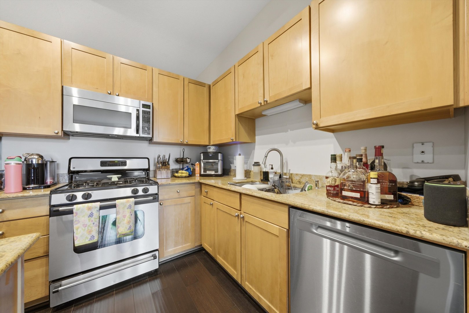 720 N Larrabee Street Unit: 712