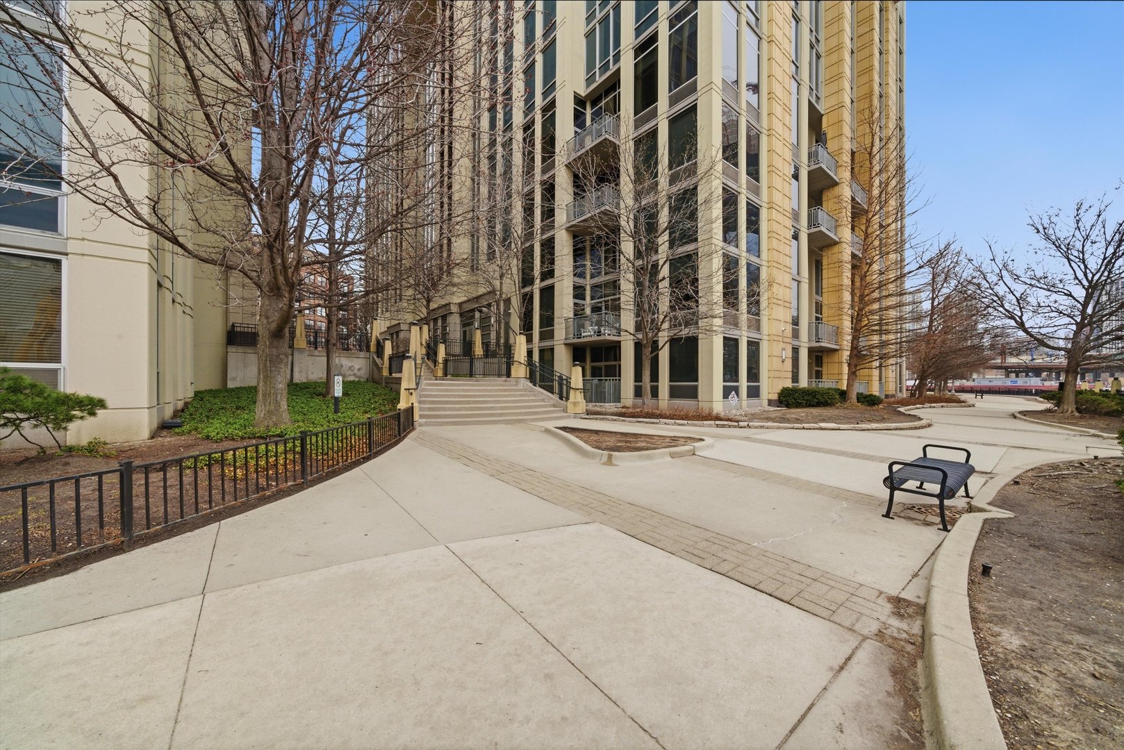 720 N Larrabee Street Unit: 712